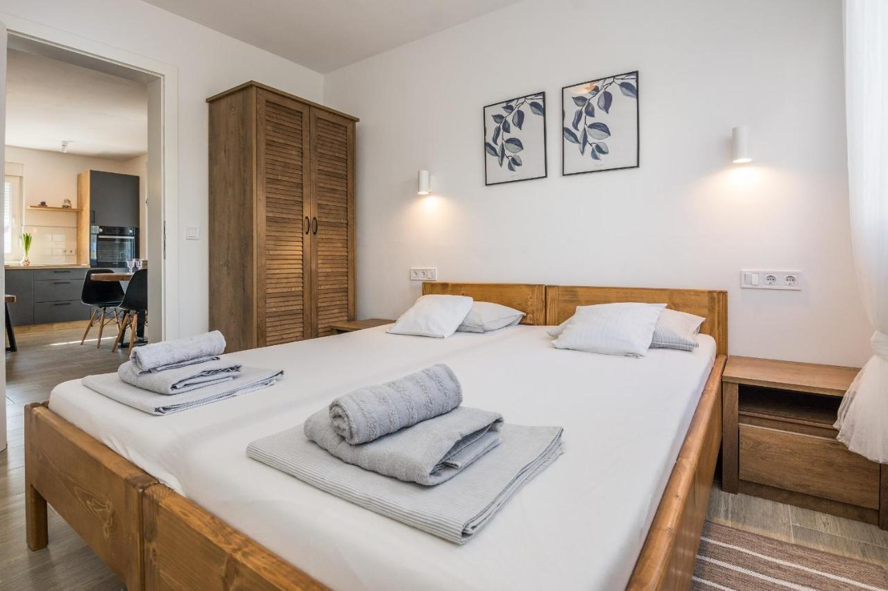 Apartments Pejakovic Вир Екстер'єр фото