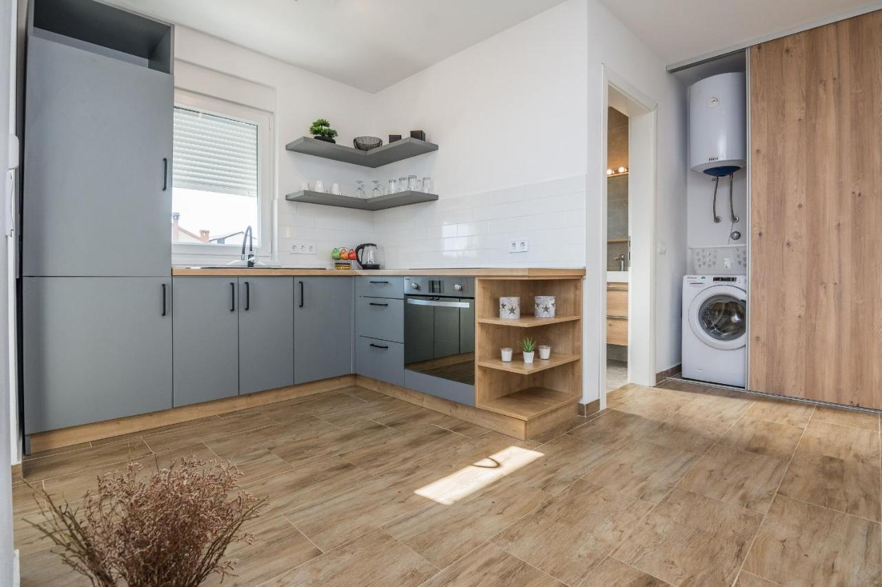 Apartments Pejakovic Вир Екстер'єр фото