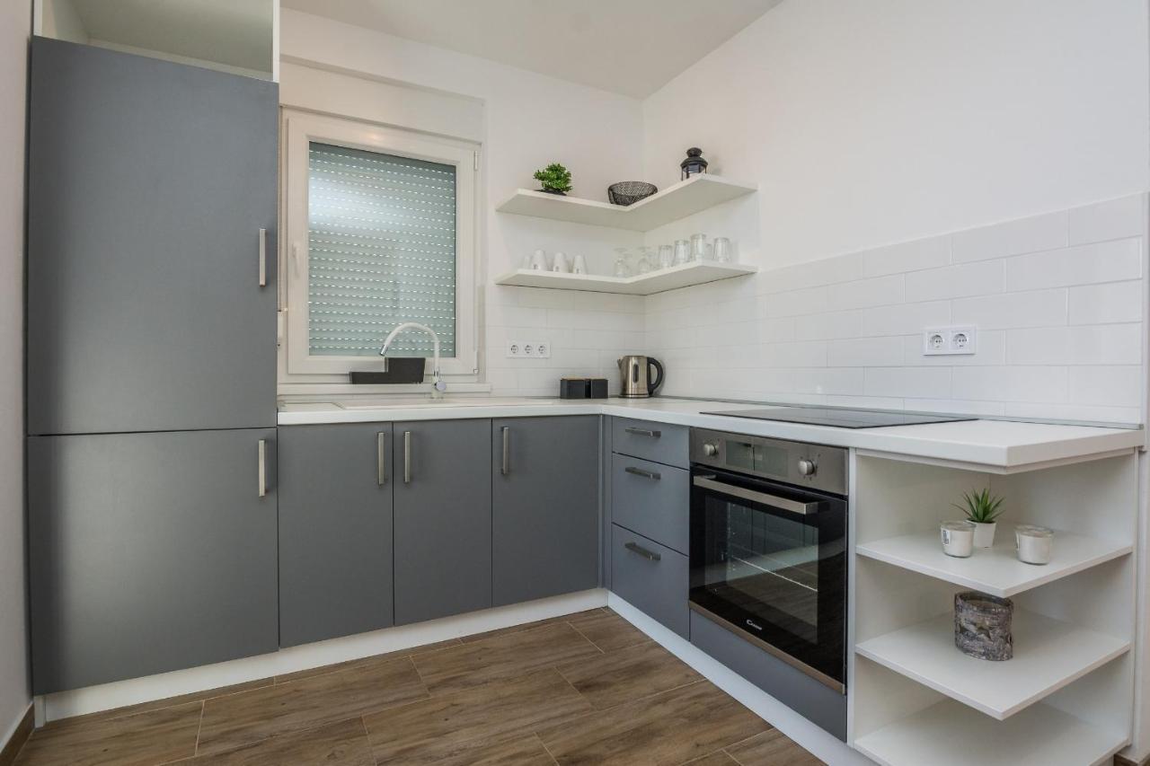 Apartments Pejakovic Вир Екстер'єр фото