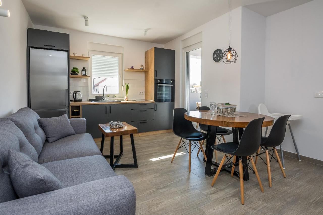 Apartments Pejakovic Вир Екстер'єр фото