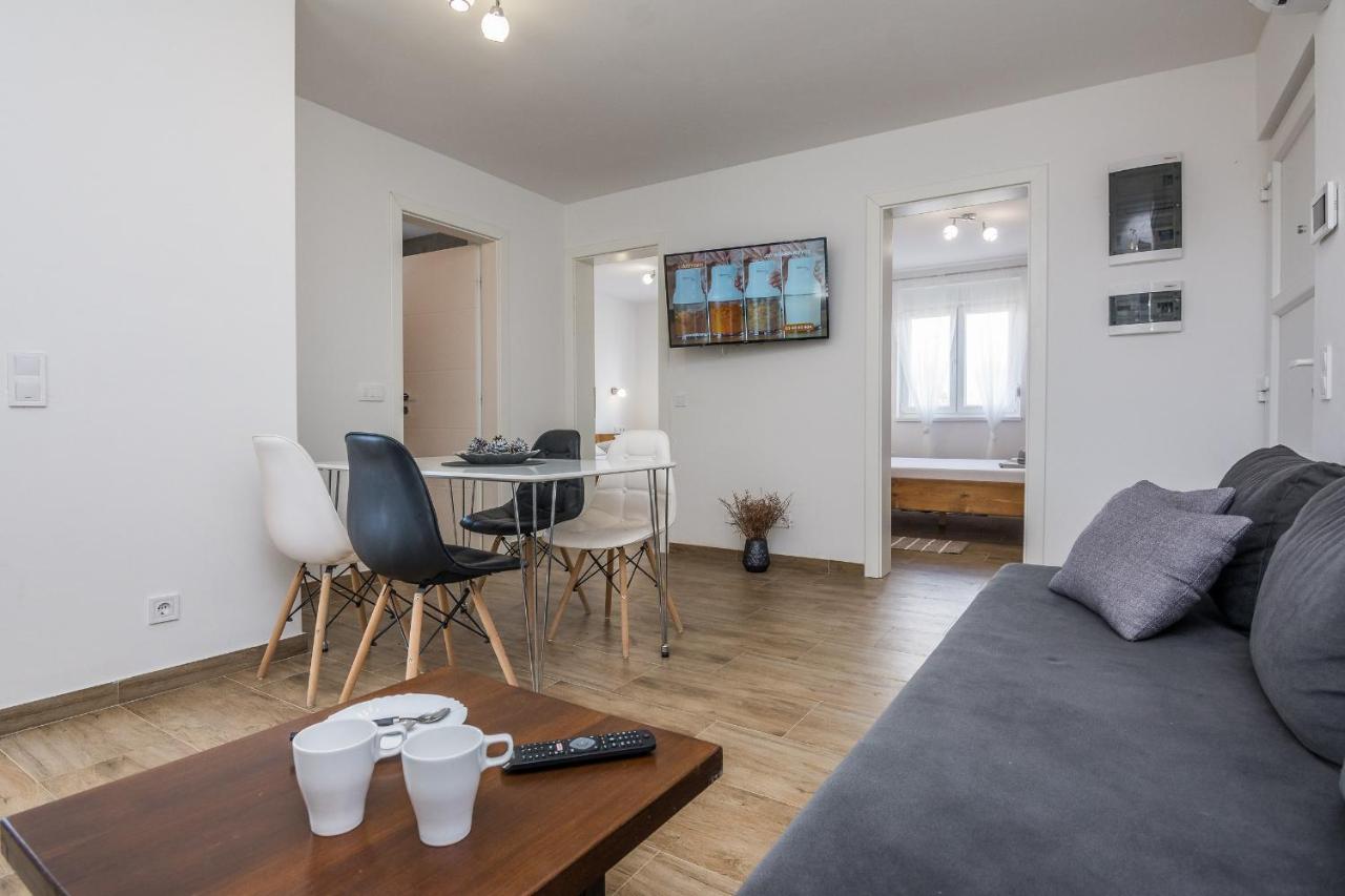 Apartments Pejakovic Вир Екстер'єр фото